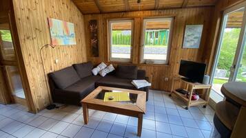 Fernseher, Kamin, Tischtennisplatte
