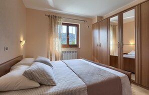 3 Schlafzimmer, Reisekinderbett, kostenloses WLAN, Bettwäsche