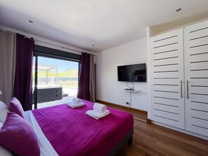 4 slaapkamers, een kluis op de kamer, een strijkplank/strijkijzer