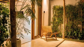 公寓 | 起居區 | 43-吋智慧型電視,提供數位頻道