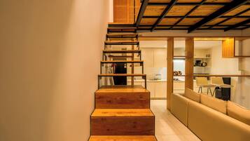 公寓 | 起居區 | 43-吋智慧型電視,提供數位頻道