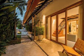 Apartment | Wohnbereich | 43-Zoll-Smart-TV mit Digitalempfang