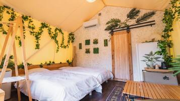 Yasuragi 2-Bed | Laptop workspace, free WiFi