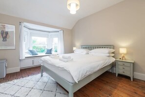 3 slaapkamers, een strijkplank/strijkijzer, wifi, beddengoed