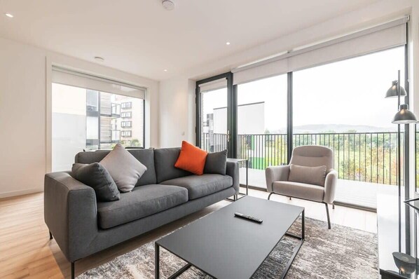 TV, offices - Grange Two Summary:
T (Dublin)