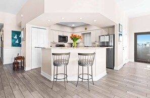 Fridge, microwave, oven, stovetop - Huntington By the Sea 501 (Miramar Bch)