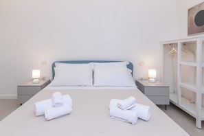 Familienapartment, Mehrere Schlafzimmer, 2 Bäder (Secret Garden House) | 2 Schlafzimmer, kostenloses WLAN, Bettwäsche