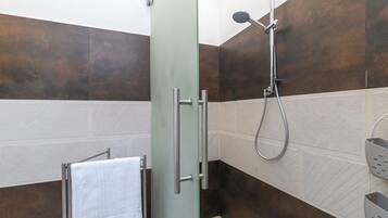 Appartement Familial, plusieurs chambres, 2 salles de bains (Secret Garden House) | Salle de bain