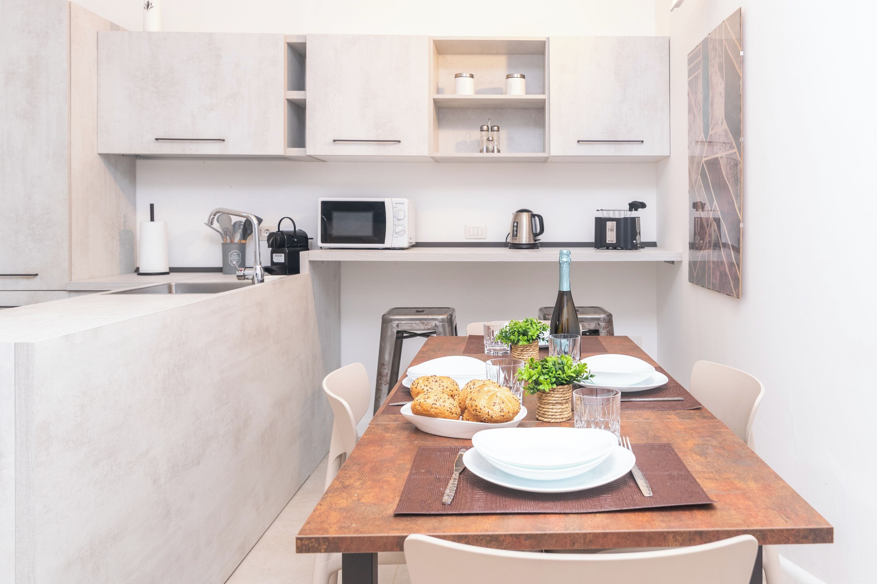 Appartement Familial, plusieurs chambres, 2 salles de bains (Secret Garden House) | Restauration