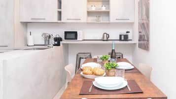 Appartement Familial, plusieurs chambres, 2 salles de bains (Secret Garden House) | Restauration