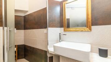 Appartement Familial, plusieurs chambres, 2 salles de bains (Secret Garden House) | Salle de bain