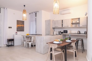 Familienapartment, Mehrere Schlafzimmer, 2 Bäder (Secret Garden House) | Eigene Küche | Kühlschrank, Mikrowelle, Ofen, Herdplatte