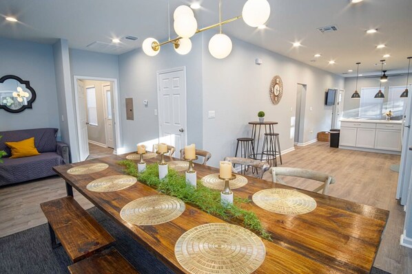 House | 4 bedrooms - Don t Miss Dynamic 4BR 2BA Near Jolly Riverwalk (San Antonio)