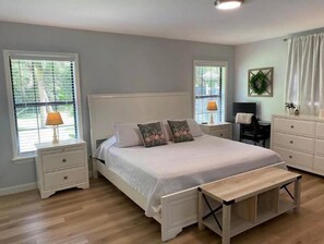 4 bedrooms, WiFi, bed sheets - Quiet cul-de-sac spacious home, 15 minutes from the beach! (Vero Beach)