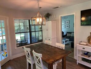 Dining - Quiet cul-de-sac spacious home, 15 minutes from the beach! (Vero Beach)