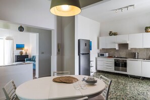 Frigorífic, microones, forn i rentaplats 