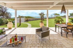 Outdoor dining - Villa Azulea - Casa Di Natale ,Sicily (Casa Di Natale)
