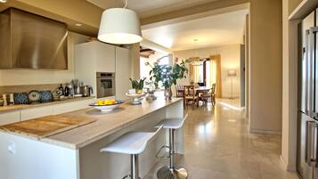 Køleskab, mikrobølgeovn, ovn, opvaskemaskine