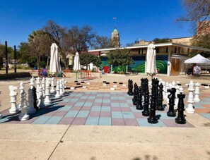 House - Experience Serenity in a 4BR 3BA Downtown Home (San Antonio)