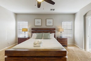 5 bedrooms, Internet, bed sheets - Luxury home with pool & pool spa, ping-pong, fire pit, & BBQ grill - dogs ok (Gilbert)