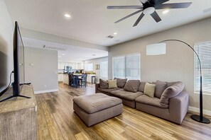 TV, fireplace, ping pong, books - Luxury home with pool & pool spa, ping-pong, fire pit, & BBQ grill - dogs ok (Gilbert)