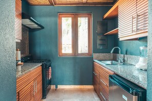 Réfrigérateur, micro-ondes, four, cafetière/bouilloire