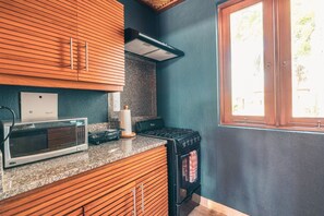 Fridge, microwave, oven, coffee/tea maker