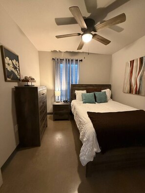 2 habitaciones, tabla de planchar con plancha, wifi y ropa de cama 