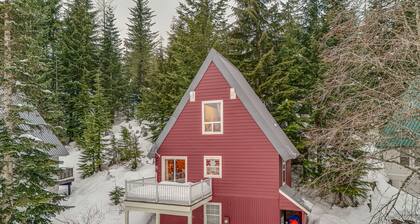 Snoqualmie Pass Cabin w/ Deck: Walk to Ski Lift