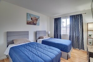 2 habitaciones, tabla de planchar con plancha, internet y ropa de cama 