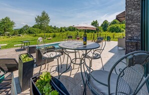 Outdoor dining - Stunning home in Gospic (Gospic)