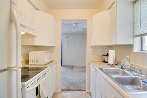 Fridge, microwave, stovetop, dishwasher