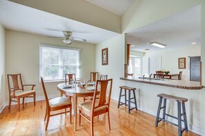 Dining - Secluded Mount Pleasant Home - 6 Mi to Beaches! (Mount Pleasant)