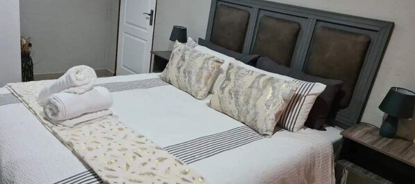 1 habitación, escritorio, tabla de planchar con plancha y wifi gratis