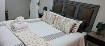 Bonfai Residence - Deluxe double Room with Shower