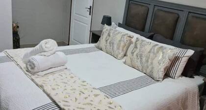 Bonfai Residence - Deluxe double Room with Shower