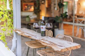 Outdoor dining - Herron Farm Stay • Family Fun & Country Comfort. (Herron)