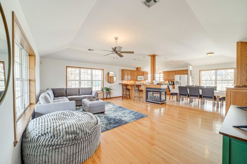 Game Room & Large Yard: Vinita Farmhouse!