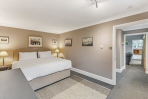 1 chambre, fer et planche à repasser, lit de bébé portatif, Wi-Fi