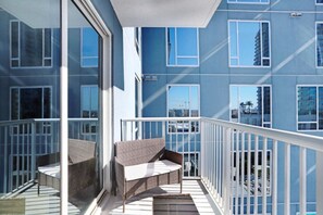 Property grounds - Stunning High Rise 1BR Pool Balcony BBQ Grill (Tampa)