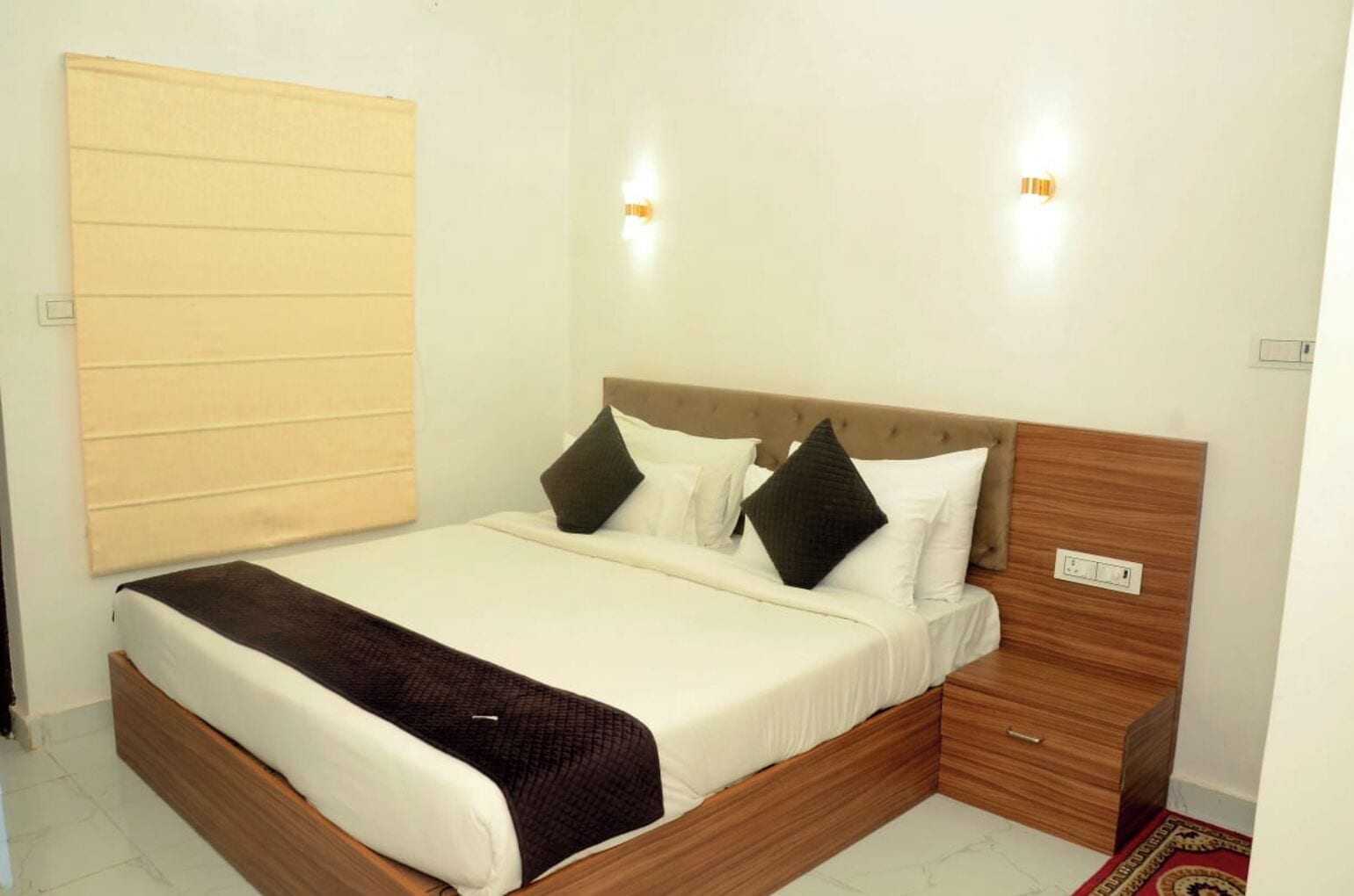 Habitación estándar | Ropa de cama de alta calidad, camas Select Comfort y escritorio 