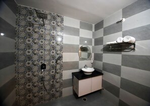 Family Room | Bathroom