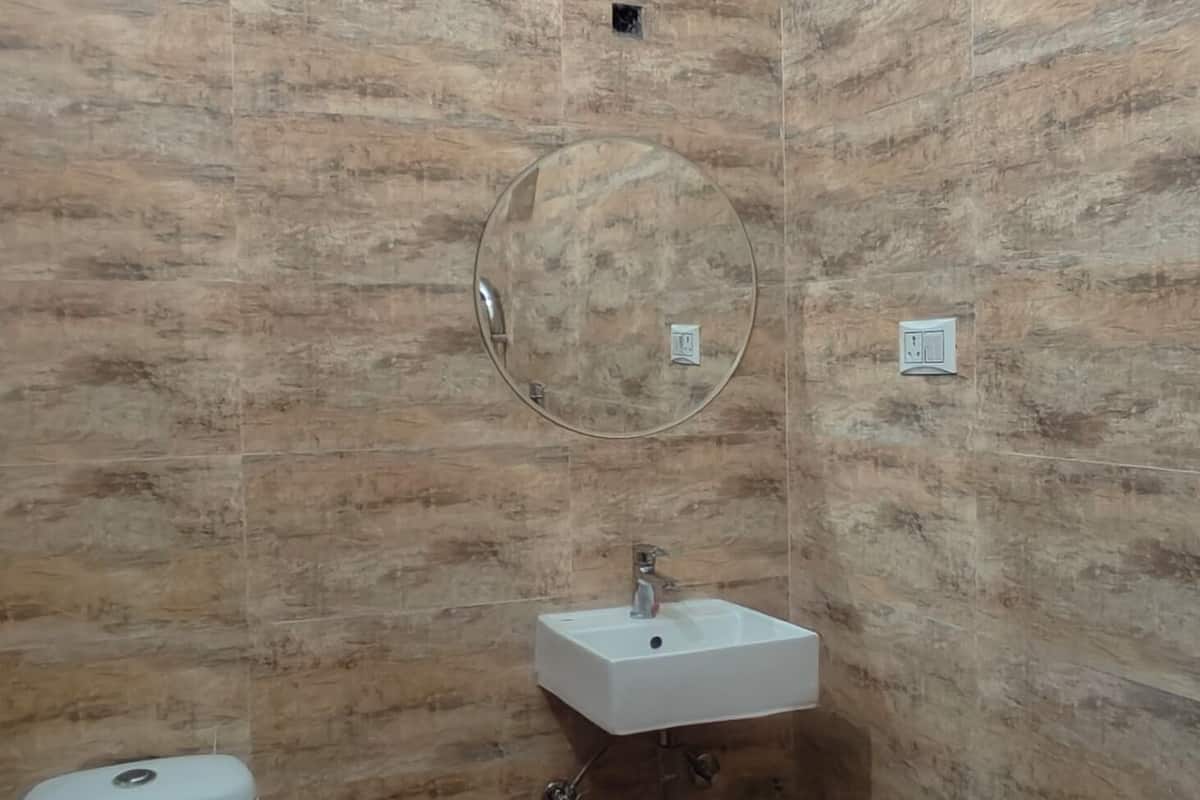 Standard Double Room | Bathroom
