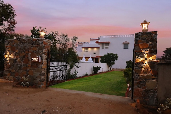 Fachada de la propiedad