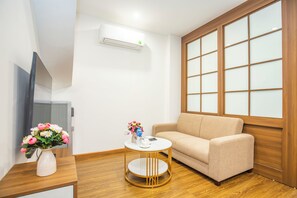 Flat-screen TV, heated floors