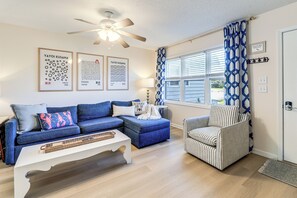 TV - Well-Equipped Emerald Isle Townhome: Pets Welcome! (Emerald Isle)