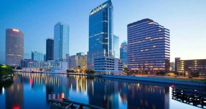 Stunning 2-Bed Condo with Panoramic DT Tampa Views