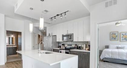 Stunning 2-Bed Condo with Panoramic DT Tampa Views