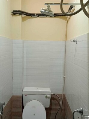 Executive Room | Bathroom - Hotel Basera (Danapur)
