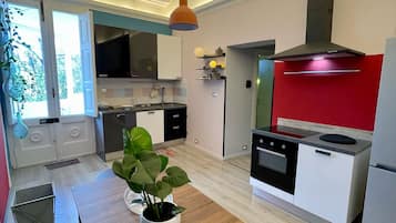 Espresso maker, coffee/tea maker, electric kettle, toaster